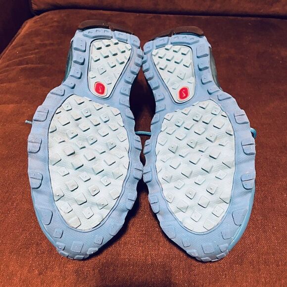 Mint Condition NIKE Air Max 2011 + Teal Blue with mixed blue bottom soles 7 US - Picture 7 of 9